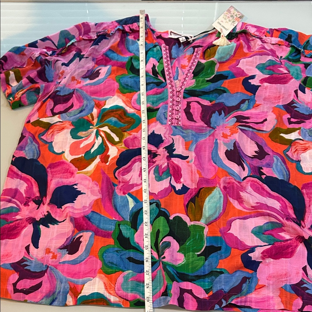 NWT Gorgeous colors Vibrant Floral top Johnny Was - Picture 7 of 13